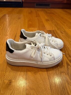 Steve Madden Women’s White Catcher Sneakers Size 5.5